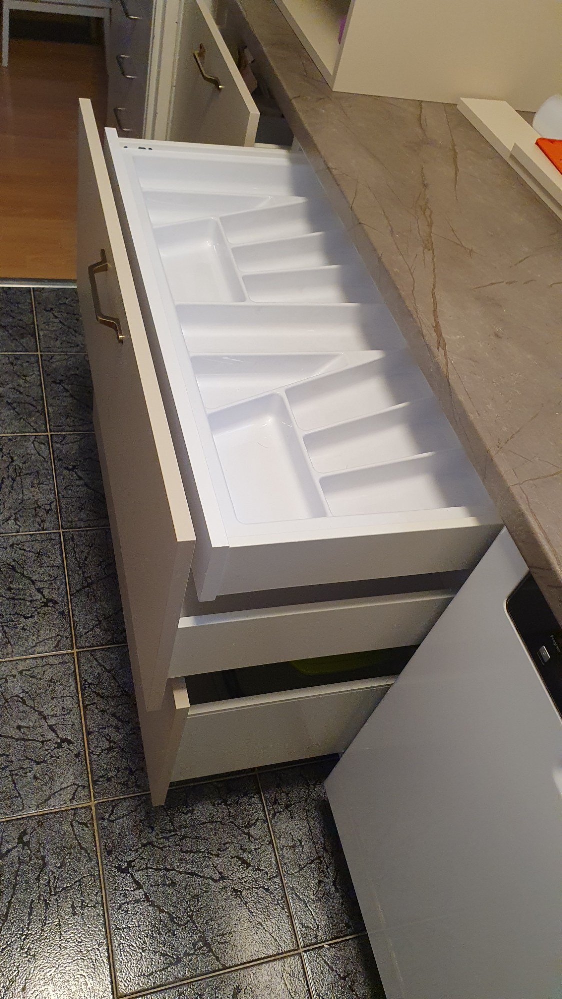 Oświetlenie LED pod szafkami kuchennymi na wymiar