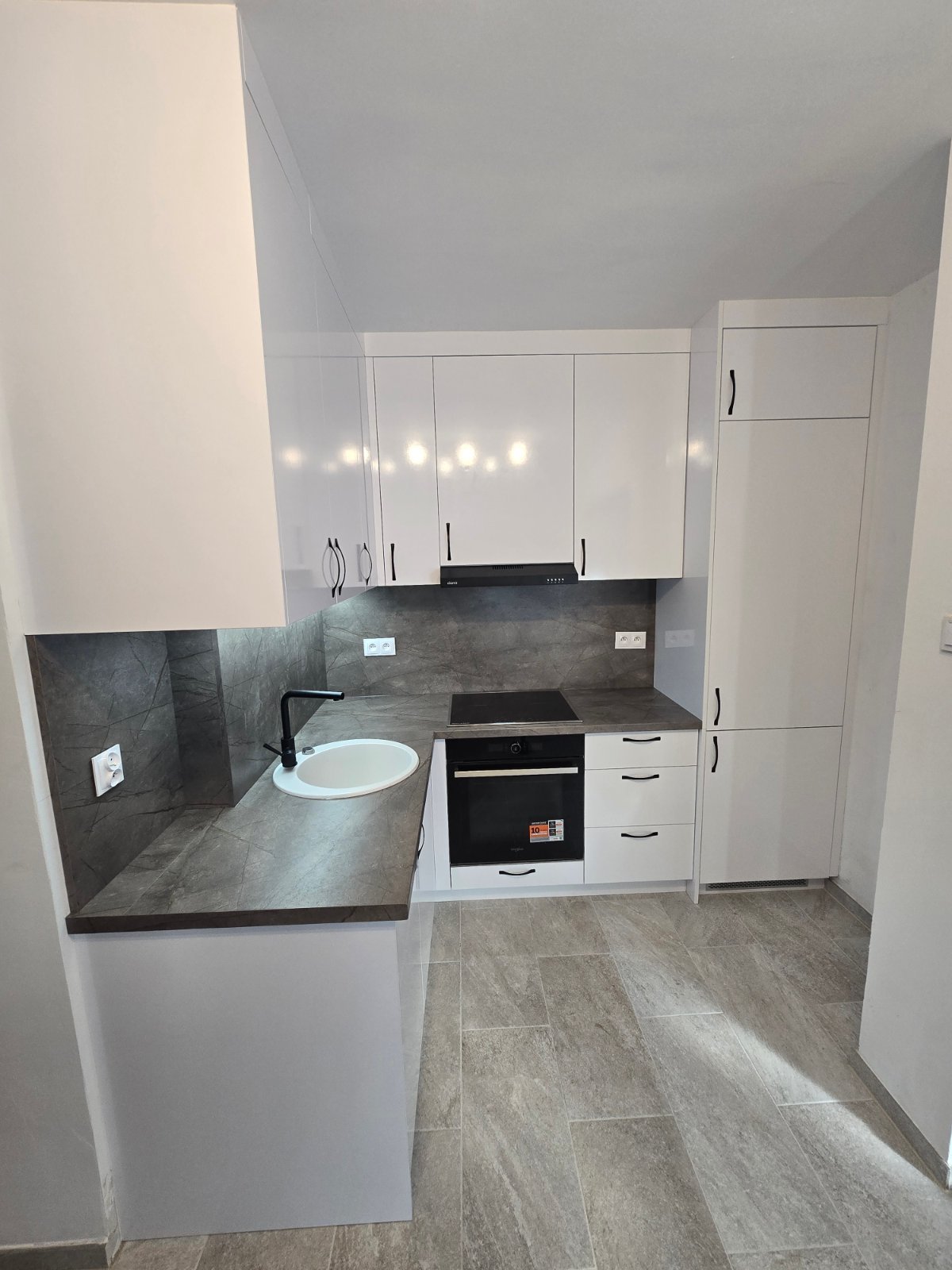 Zabudowa kuchenna — apartament w Międzyzdrojach