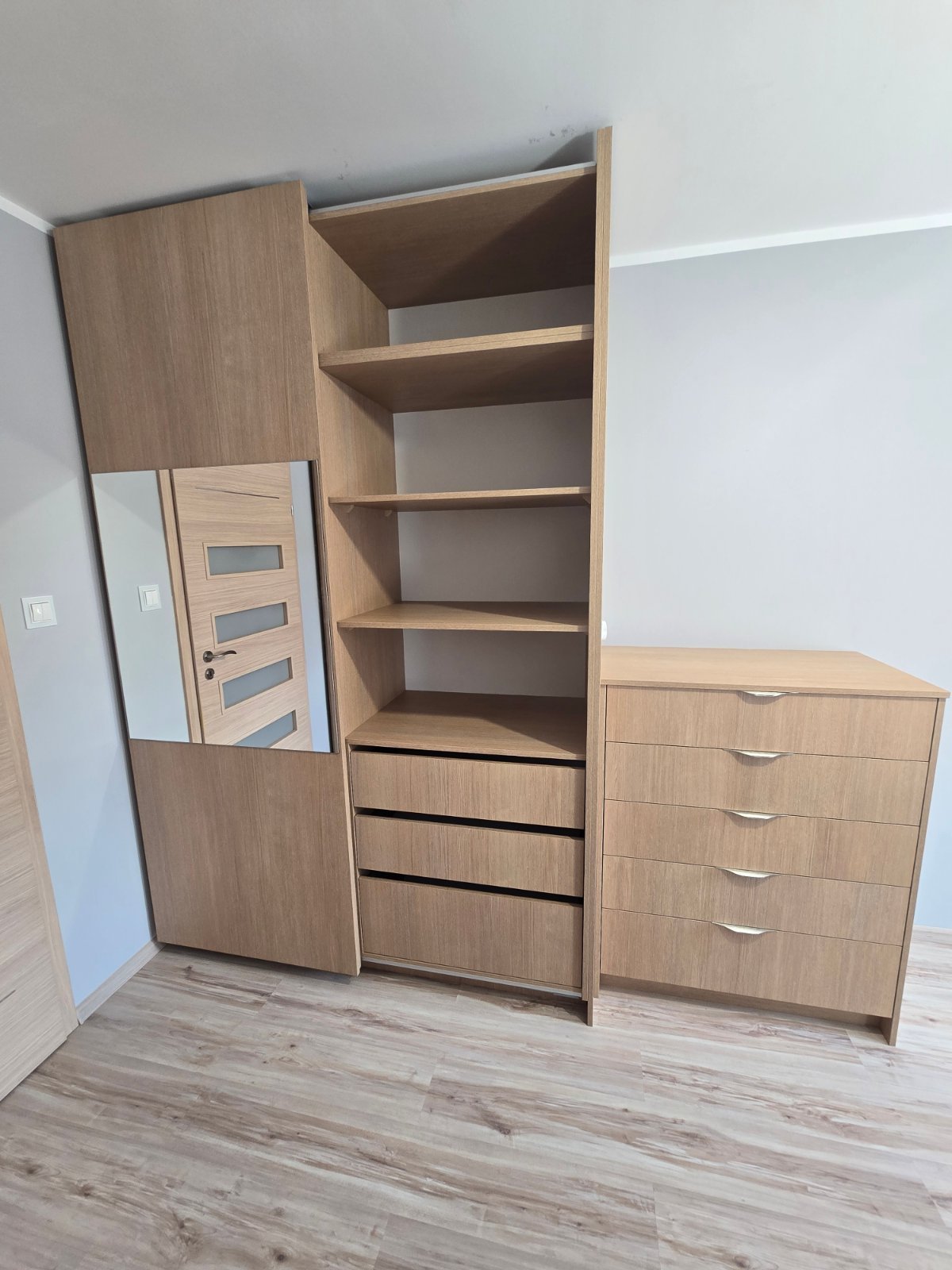 Szafa i komoda — lustro, gładkie uchwyty — Bydgoszcz
